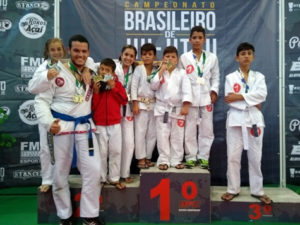 Crianças conquistam títulos no campeonato Brasileiro de 2017.