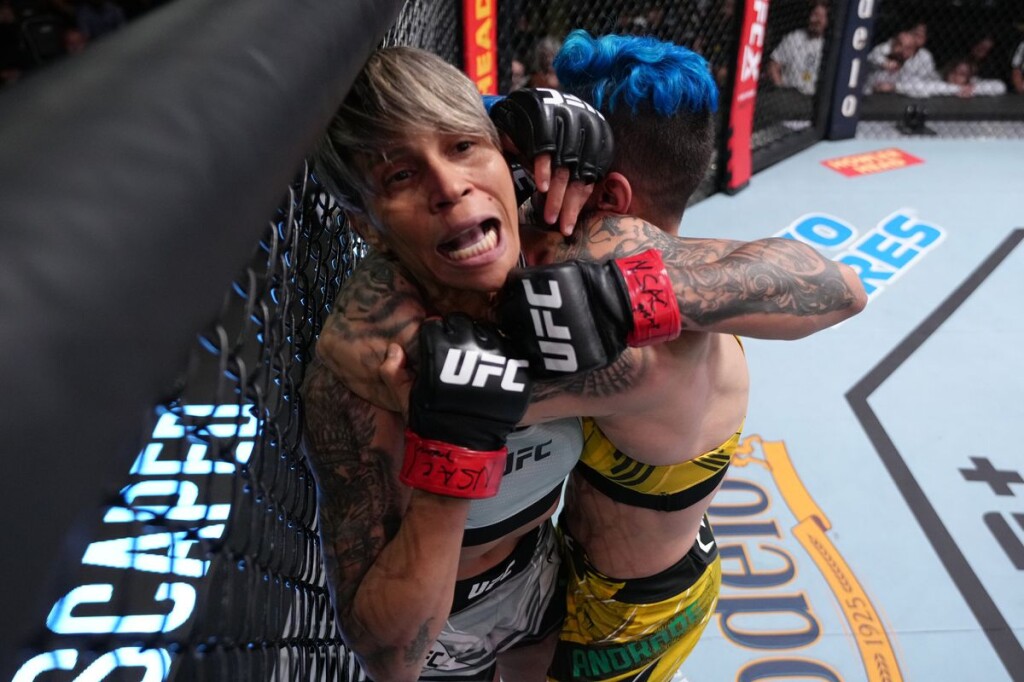 JESSICA+ANDRADE+BATE+ESTACA+UFC+KATAGATAME